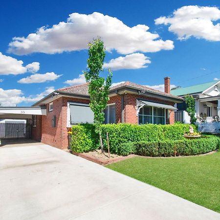 The Macleay - Poolside Entertainer, Pet Friendly Villa Wagga Wagga Exterior photo